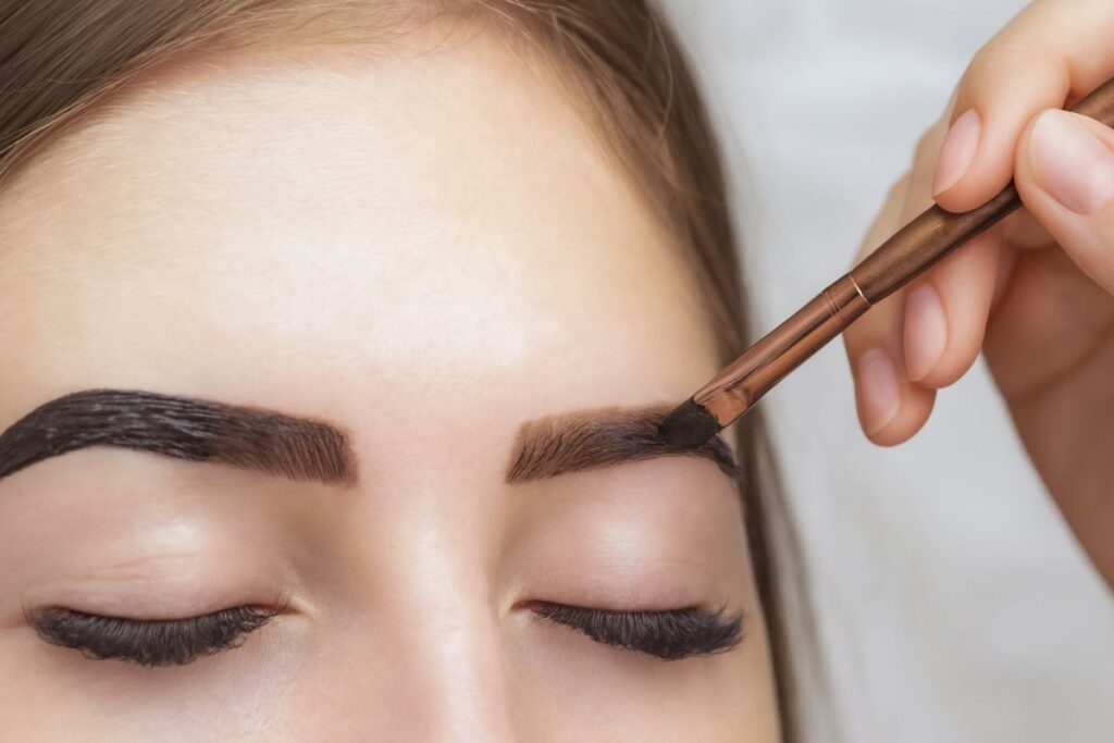 teinture des sourcils au henné